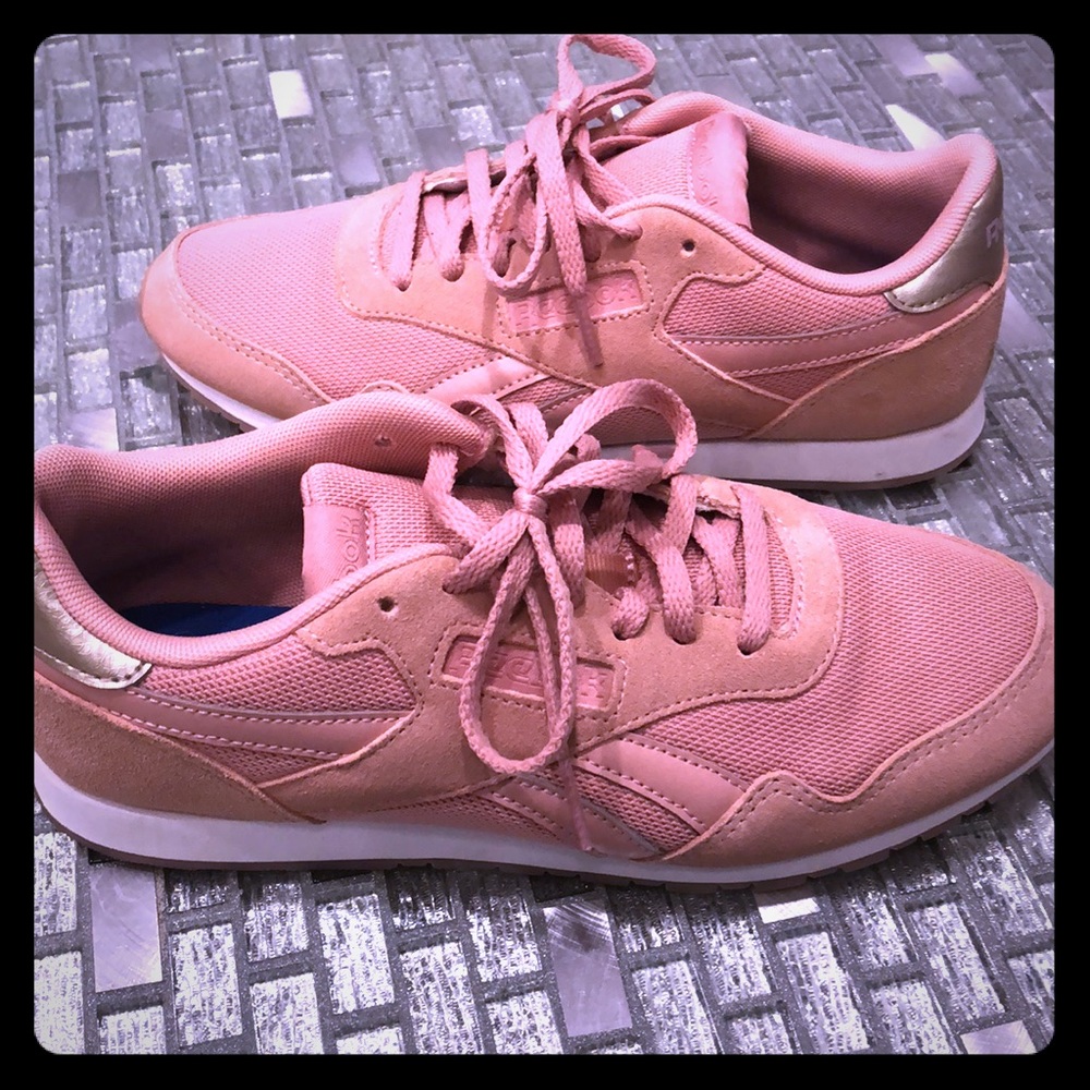 Women’s REEBOK size 7.5 tennis shoes